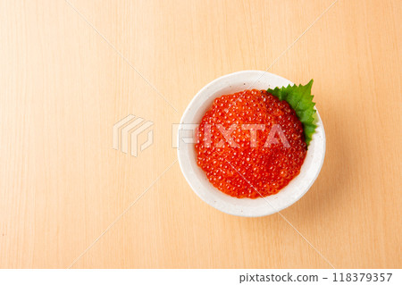桌上的新鮮鮭魚子 桌上的新鮮鮭魚子 118379357