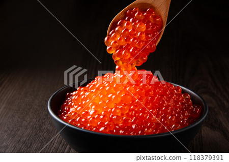How much salmon roe can you scoop up with a spoon? How much salmon roe can you scoop up with a spoon? 118379391