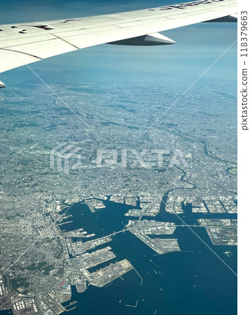 從飛機內部看到的橫濱港 118379663