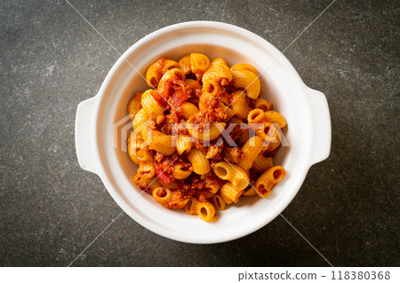macaroni with tomatoes sauce and mince pork 118380368