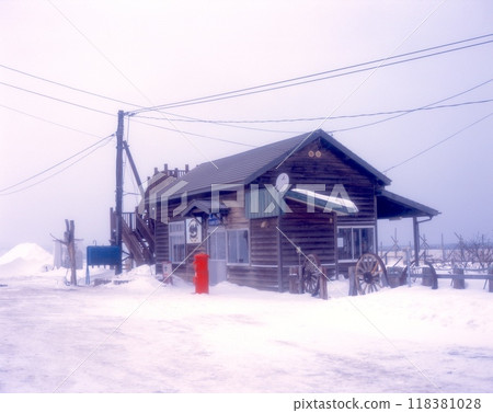 Snowy scenery at Kitahama Station (JR Hokkaido, Senmo Main Line) / The closest station to the Sea of Okhotsk, where you can see the sea right in front of you and drift ice up close Snowy scenery at Kitahama Station (JR Hokkaido, Senmo Main Line) / The closest station to the Sea of Okhotsk, where you can see the sea right in front of you and drift ice up close 118381028