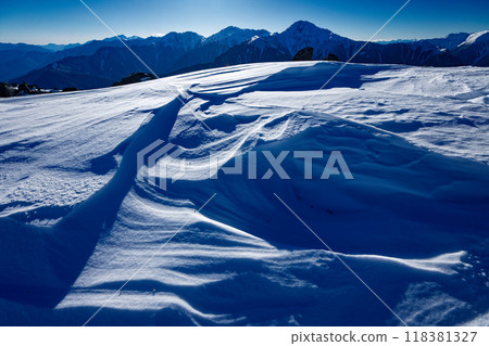 南阿爾卑斯山的修卡布里和白嶺三山、法王山和藥師嶽山脊線 南阿爾卑斯山的修卡布里和白嶺三山、法王山和藥師嶽山脊線 118381327