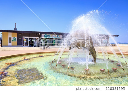 Toba Marche under clear skies in Toba City Toba Marche under clear skies in Toba City 118381595