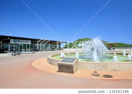 晴朗天空下的多巴市，多巴馬爾凱 118381596