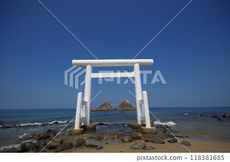 糸島二見浦夫婦岩 118381685