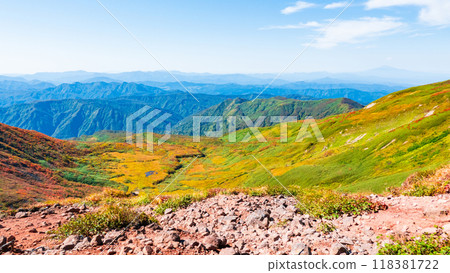 秋季攀登燒石岳(燒石嶽山頂):眺望西燒石岳 秋季攀登燒石岳(燒石嶽山頂):眺望西燒石岳 118381722