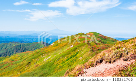 Climbing Mount Yakeishi in autumn (mountain summit): View towards Nishi-Yakeishi Climbing Mount Yakeishi in autumn (mountain summit): View towards Nishi-Yakeishi 118381766