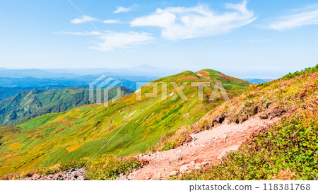Climbing Mount Yakeishi in autumn (mountain summit): View towards Nishi-Yakeishi Climbing Mount Yakeishi in autumn (mountain summit): View towards Nishi-Yakeishi 118381768