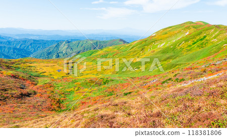 Climbing Mount Yakeishi in autumn (mountain summit): View towards Nishi-Yakeishi 118381806