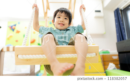 Indoor childcare image_swing 118382057