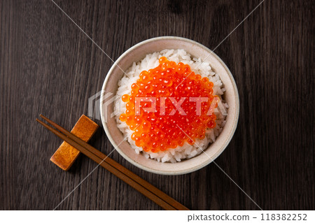 Aerial view of salmon roe bowl 118382252