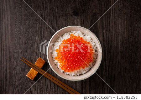 Aerial view of salmon roe bowl 118382253