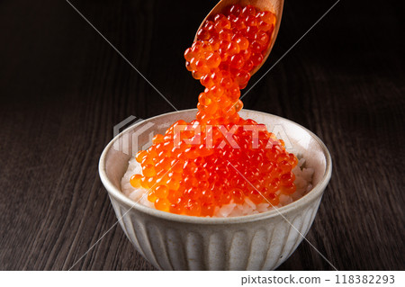 Spoon salmon roe onto rice. 118382293