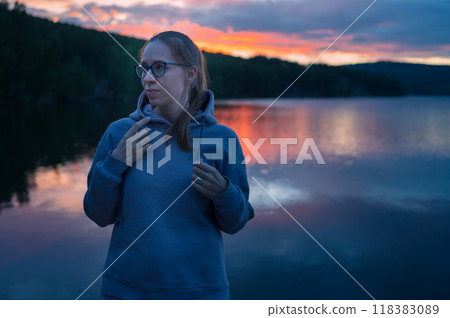 Woman sitting on the pier 118383089