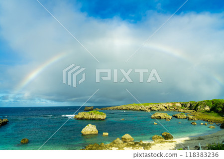 伊良部島中之島海灘上的彩虹橋 118383236