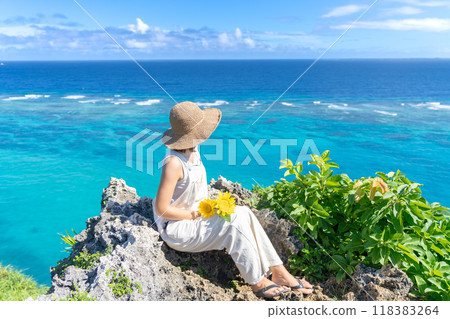 從風景點拍攝的女性肖像,不露面 從風景點拍攝的女性肖像,不露面 118383264