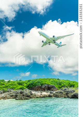 A resort trip by plane and sea 118383281