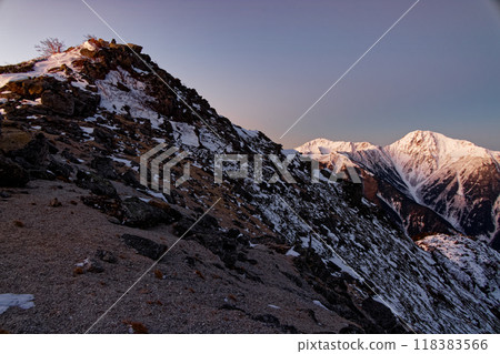 Southern Alps, Mt. Houou, Mt. Kannon, Mt. Kita, and Mt. Aino at dawn 118383566