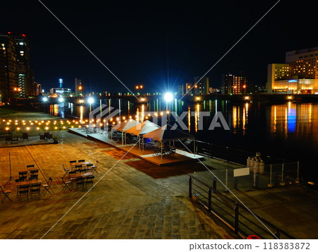 Scenery of the riverbed around the Shinano River and Bandai Bridge in Niigata City, Niigata Prefecture Scenery of the riverbed around the Shinano River and Bandai Bridge in Niigata City, Niigata Prefecture 118383872