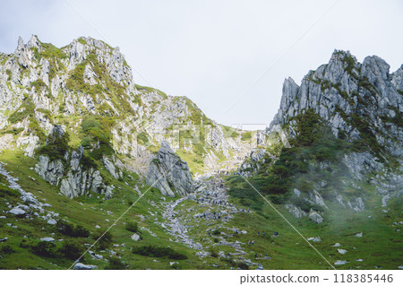 擠滿登山客的千疊敷冰鬥【中央阿爾卑斯國定公園】長野縣駒根市 118385446