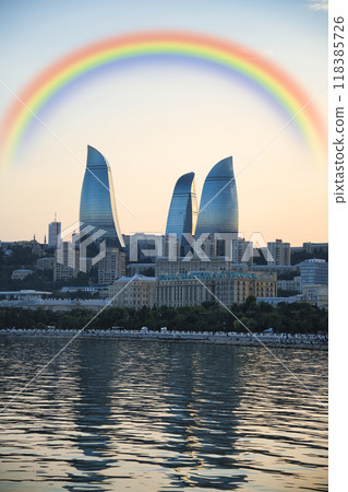 巴庫美麗的現代建築上空的彩虹 118385726