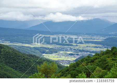 Mountain town scenery around Lake Shirakaba 118385759