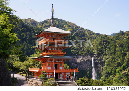 Wakayama: Seiganto-ji Temple Three-story Pagoda and Nachi Falls Wakayama: Seiganto-ji Temple Three-story Pagoda and Nachi Falls 118385952