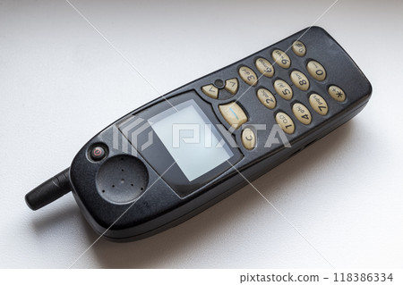 Old cell phone 118386334