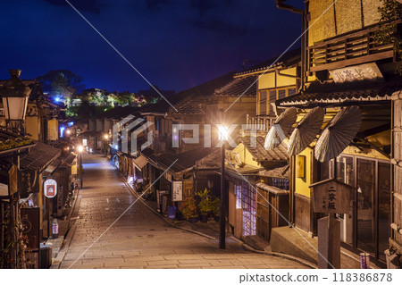 Kyoto Ninenzaka (Ninenzaka) night view 118386878