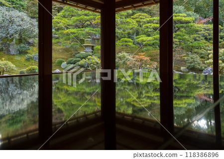 舊竹林院花園桌上的倒影 118386896