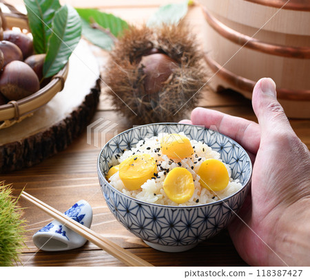 Autumn taste: Chestnut rice 118387427