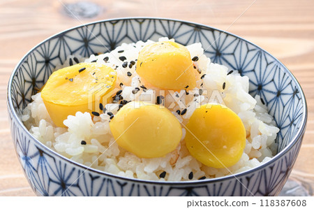 Autumn taste: Chestnut rice 118387608