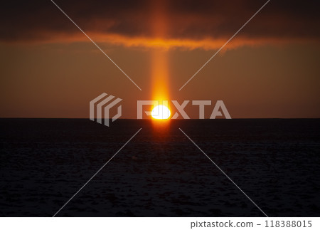 Winter frosty sunrise Winter frosty sunrise 118388015