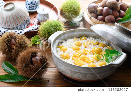 Autumn taste: Chestnut rice cooked in a clay pot 118388027