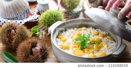 Autumn taste: Chestnut rice cooked in a clay pot 118388038