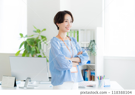Businesswoman thinking at work Businesswoman thinking at work 118388104