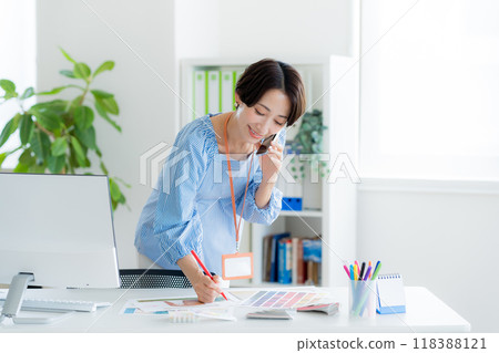 Businesswoman calling at work Businesswoman calling at work 118388121