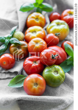 Fresh organic tomatoes 118388139