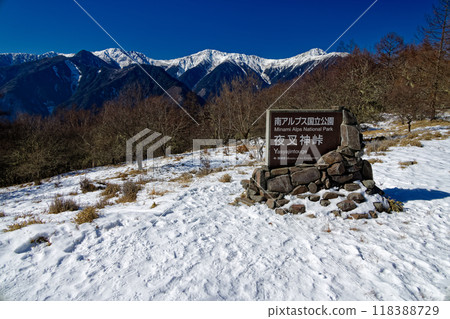 Shiramine Sanzan as seen from Yashajin Pass in winter 118388729