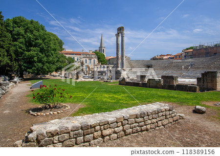 Arles Arles 118389156
