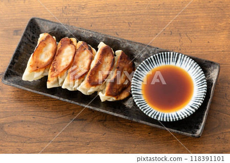 Delicious gyoza image 02 118391101