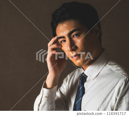 很酷的男性肖像 118391717