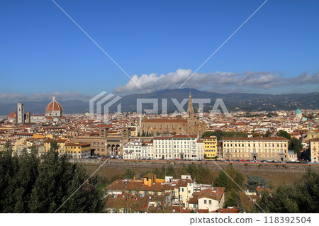 義大利南歐共和國佛羅倫斯 — 從米開朗基羅廣場的觀景台欣賞世界遺產的歷史城市景觀 義大利南歐共和國佛羅倫斯 — 從米開朗基羅廣場的觀景台欣賞世界遺產的歷史城市景觀 118392504