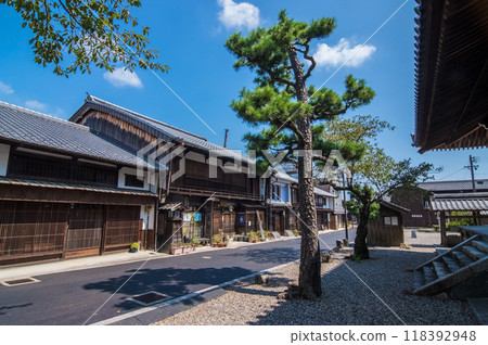 "Sekijuku, streetscape in front of Jizo-in Temple" Old Tokaido road, Mie prefecture, old streetscape 118392948