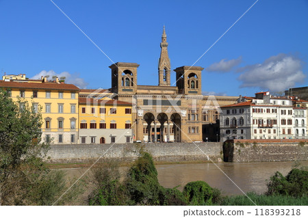 Southern Europe, Italy, Florence, cityscape including the Central Library in the historic district of the World Heritage Site from the opposite bank of the Arno River Southern Europe, Italy, Florence, cityscape including the Central Library in the historic district of the World Heritage Site from the opposite bank of the Arno River 118393218