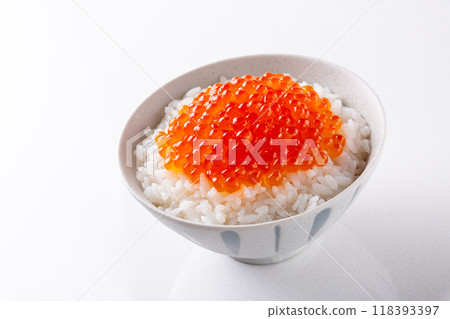 Salmon roe bowl on white background 118393397