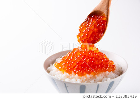 Salmon roe bowl on white background 118393419