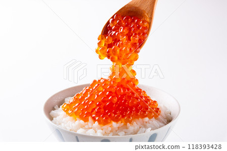 Salmon roe bowl on white background 118393428
