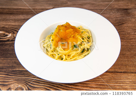 LINGUINE PASTA RECIPE WITH POUTARGUE, LEMON, GARLIC, LEMON ZEST, FRESH CREAM AND PARSLEY LINGUINE PASTA RECIPE WITH POUTARGUE, LEMON, GARLIC, LEMON ZEST, FRESH CREAM AND PARSLEY 118393765
