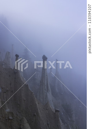 Earth pyramids of Platten (Erdpyramiden - Piramidi di Plata) near Percha and Bruneck, South Tyrol, Italy Earth pyramids of Platten (Erdpyramiden - Piramidi di Plata) near Percha and Bruneck, South Tyrol, Italy 118394107